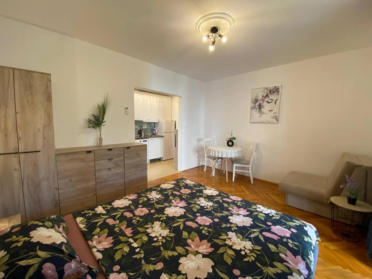 Alina'S Apartment Bečići Eksteriør bilde
